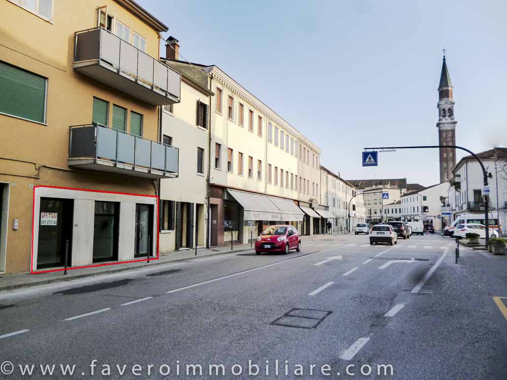 DOLO Vendesi/Affittasi di fronte al Municipio Negozio di 168mq su due livelli